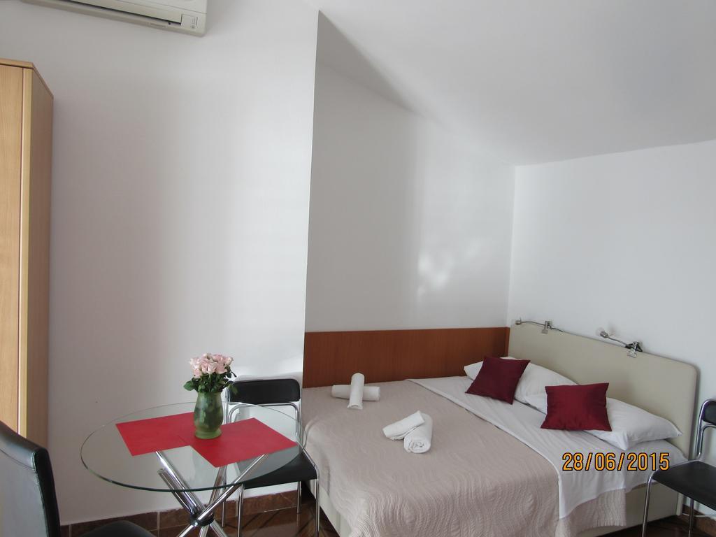 Apartments Renjak Sukošan Exterior foto